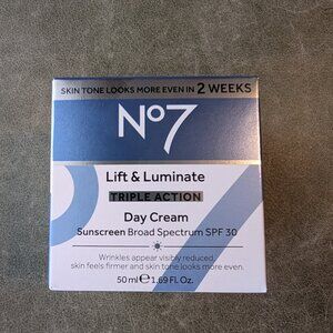 No.7 Life & Luminate Day Cream